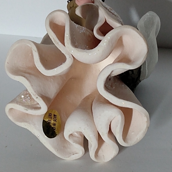 Freedom Kneeded Angel with Dove - Picture 3 of 8